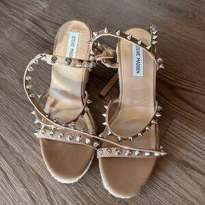 Steve Madden spiked pump